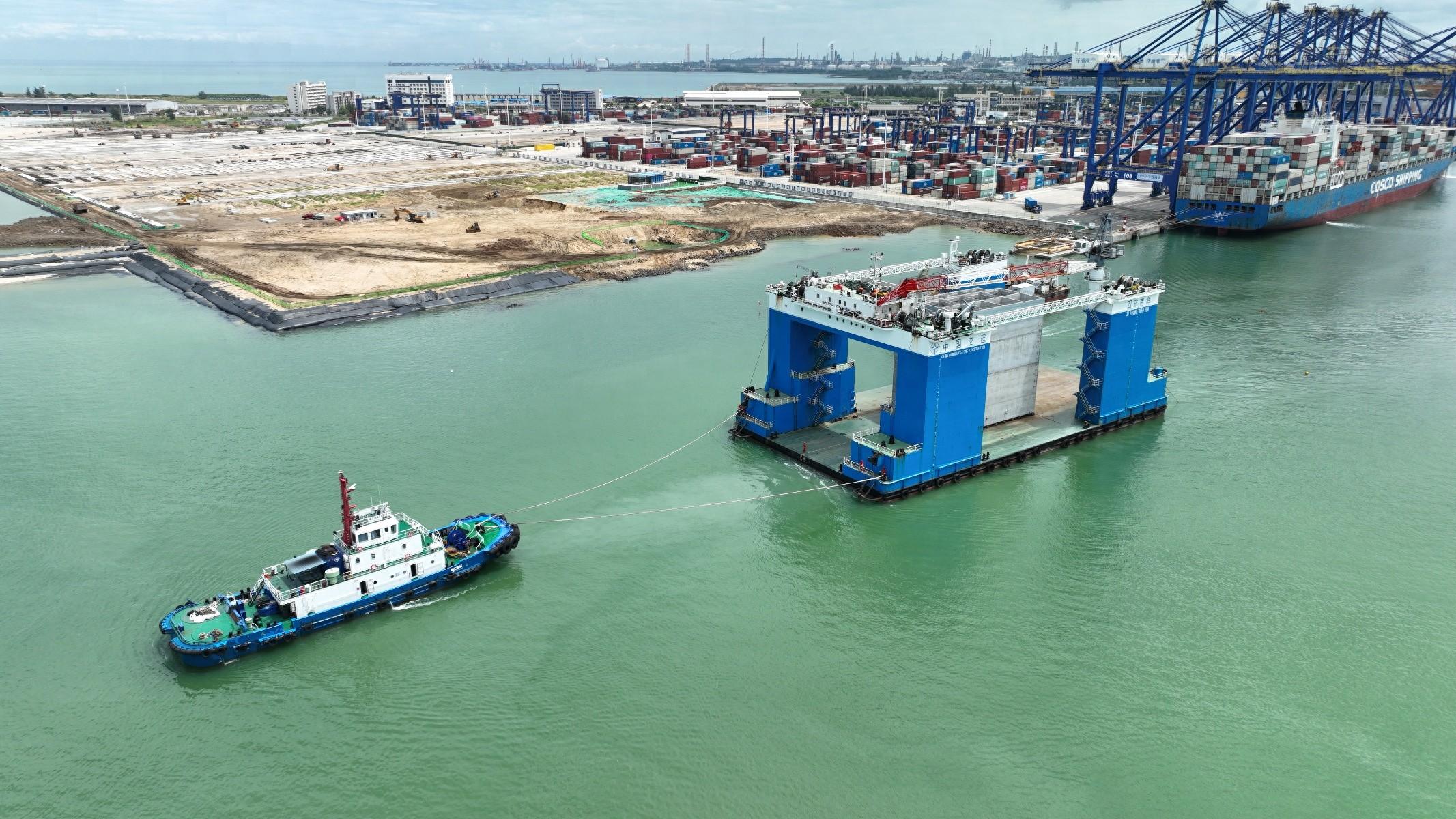 洋浦港扩建工程所有沉箱安装完成，比原计划提前了多少天？  第1张