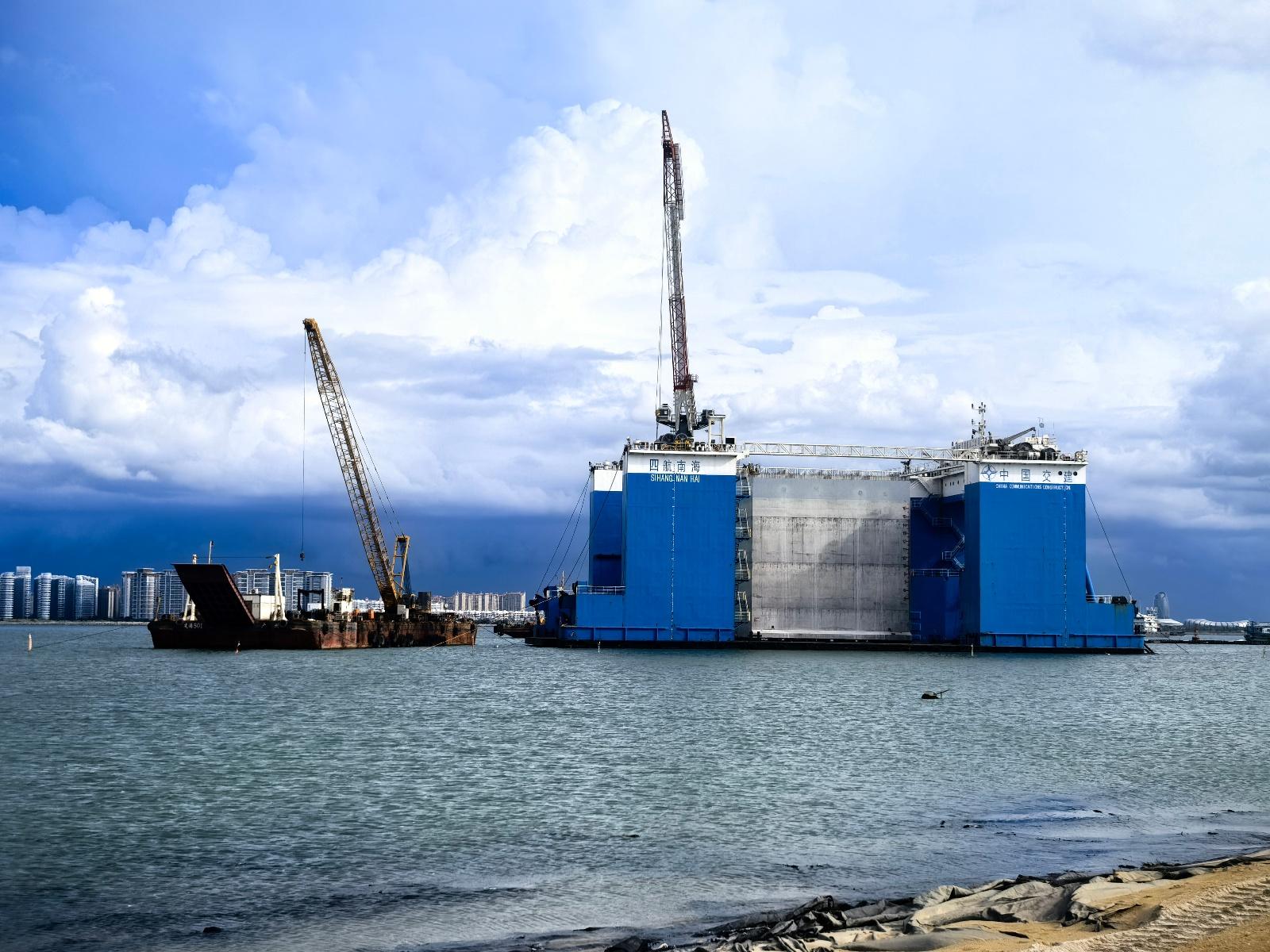 洋浦港扩建工程所有沉箱安装完成，比原计划提前了多少天？  第2张