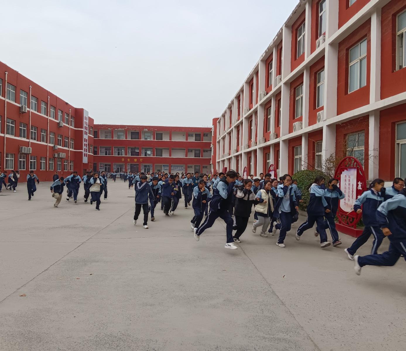 全国消防日来临，北海中学师生上演生死时速，场面震撼  第2张