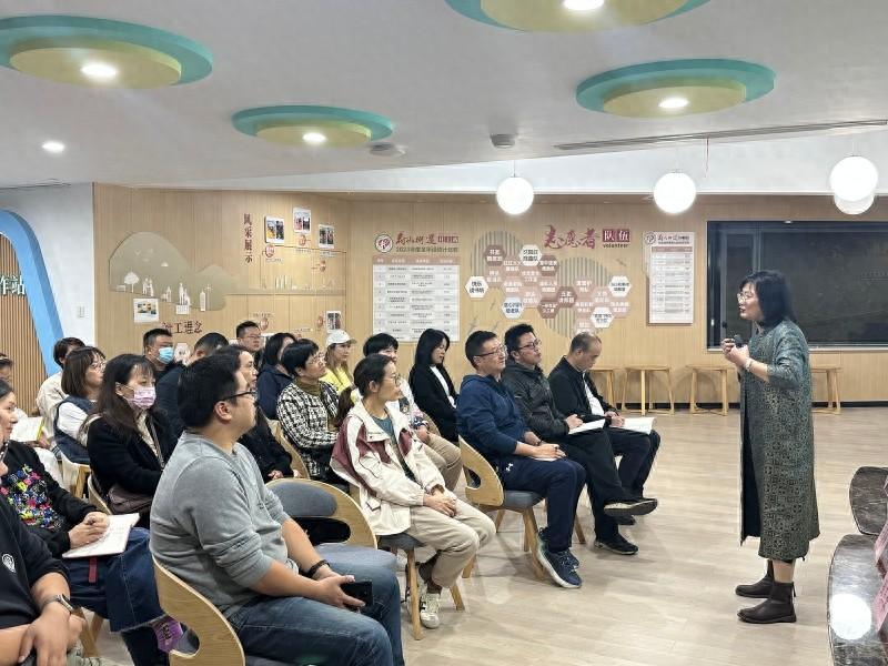 绍兴越城：家门口的家长学校开课，为家庭教育助力  第1张