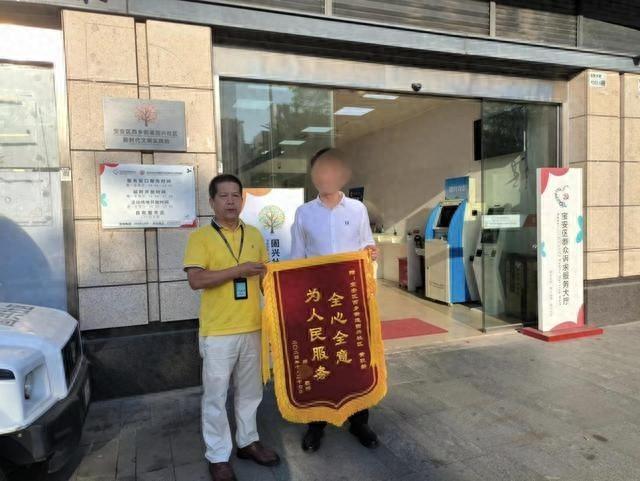 雪中送炭！社区工作人员自掏腰包，为异乡人垫付医药费