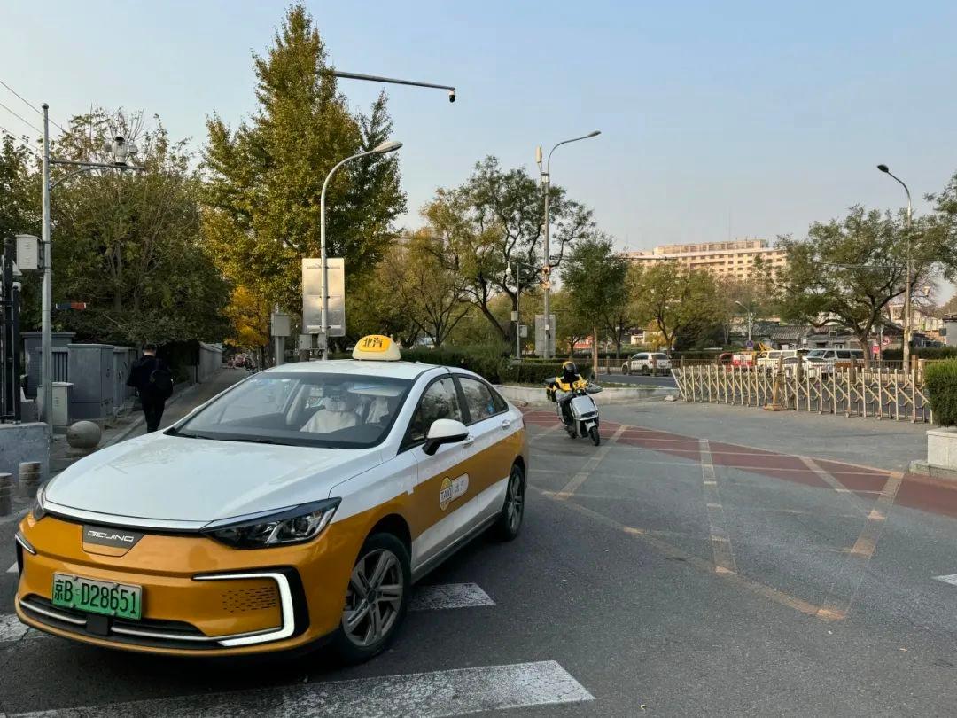 北京交管部门持续推进秩序治理，北京站区域通行效率提升近四成  第2张