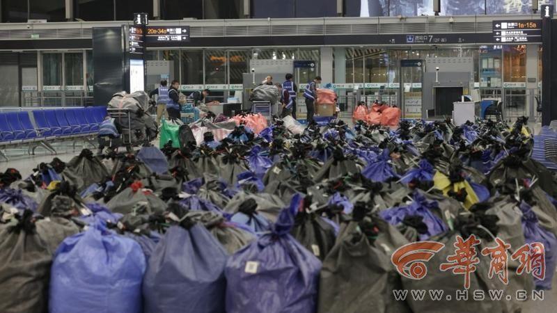 双十一快递量暴增，西安北站每日超 200 列高铁运送包裹  第3张