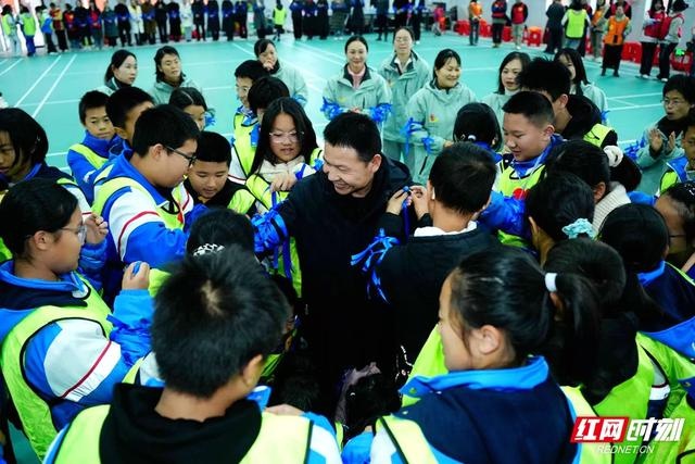 长沙县一中圣和学校体育馆内：让爱飞翔公益活动启幕，超暖心  第3张