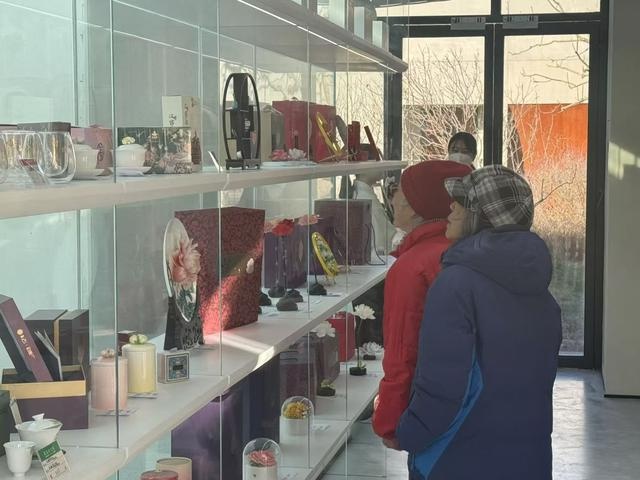 三山五园文创店火爆开业，上百种精美文创产品引爆市民热情  第2张
