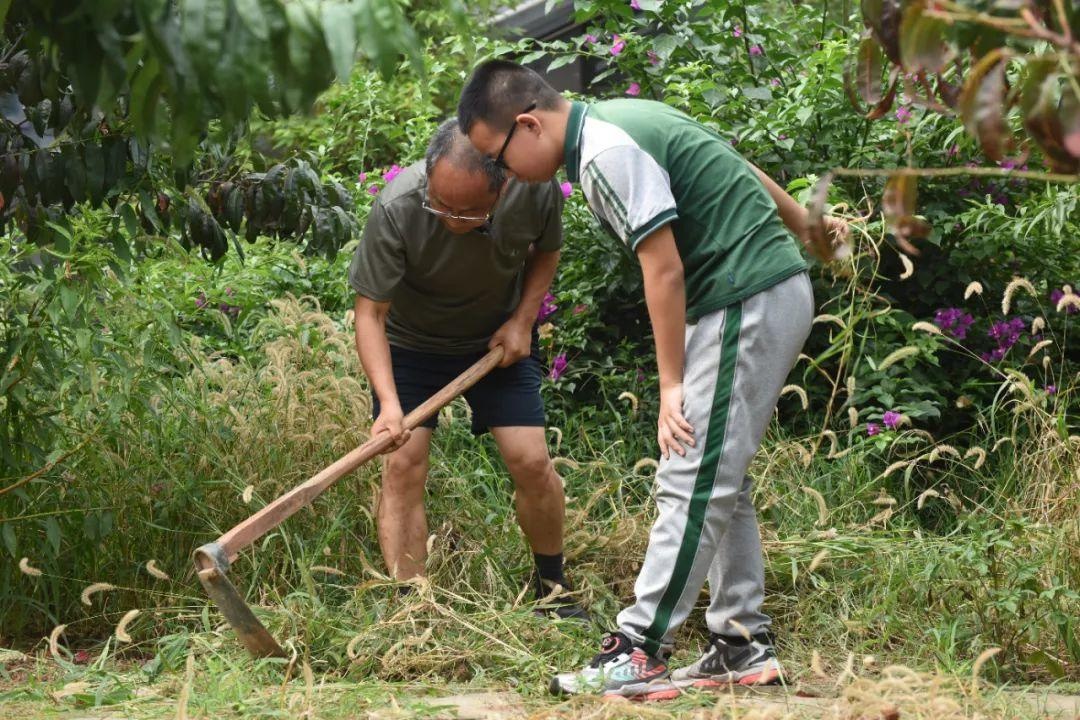 揭秘成都实外五龙山学校校长李俊：从‘俊爷’到‘鸡蛋校长’，他的教育奇迹如何炼成？  第3张