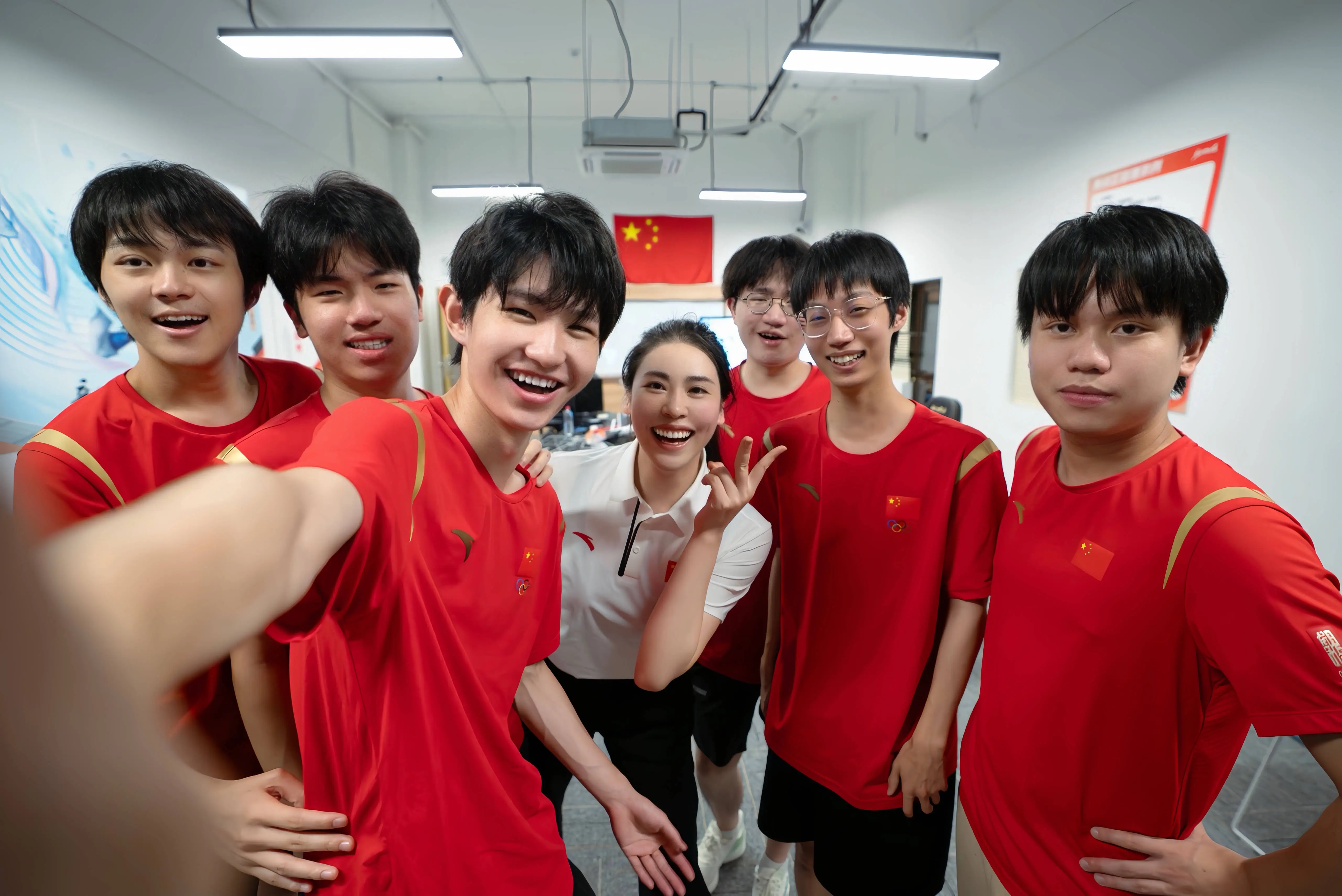 揭秘今年二十二幕后故事：导演倪萌如何捕捉电竞历史性瞬间  第1张