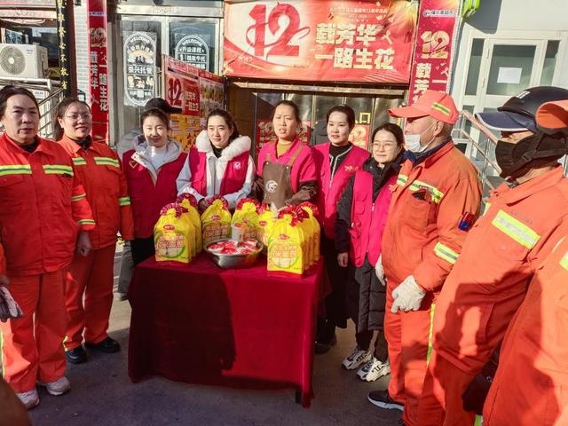 大雪节气送温暖，社区与超市联手为环卫工人送上热腾腾的爱心早餐  第2张