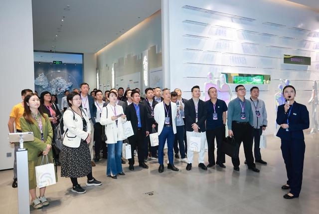 龙华区招商大会揭秘：55家优质企业齐聚，未来城市蓝图惊艳亮相  第3张