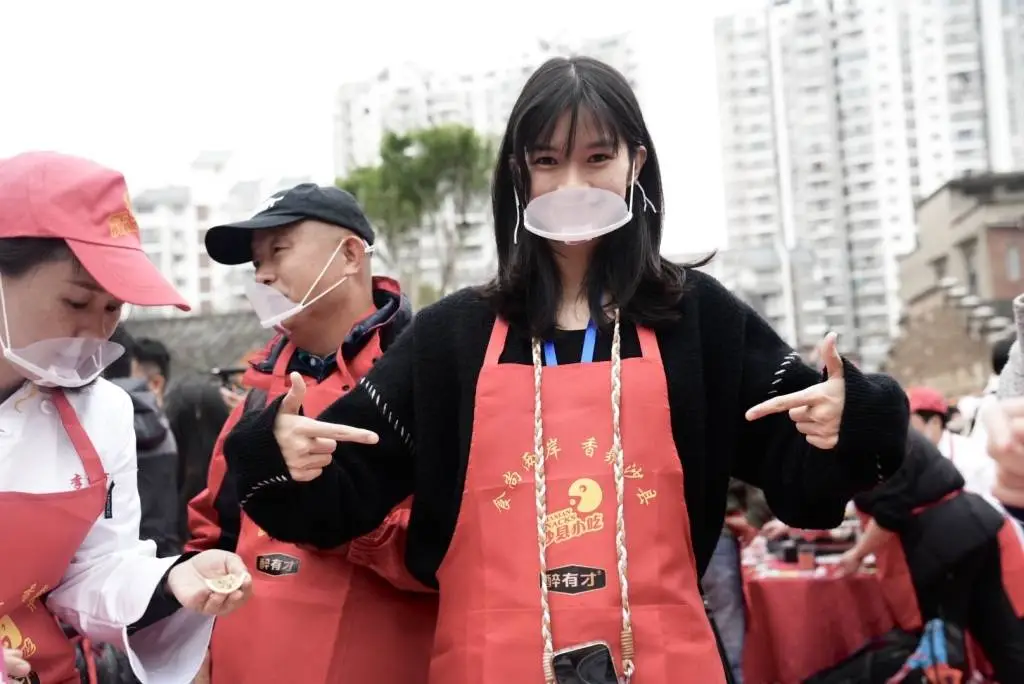 大雪节气后的温暖奇迹：福建三明千人体验两岸小吃，法国博主也来凑热闹  第2张