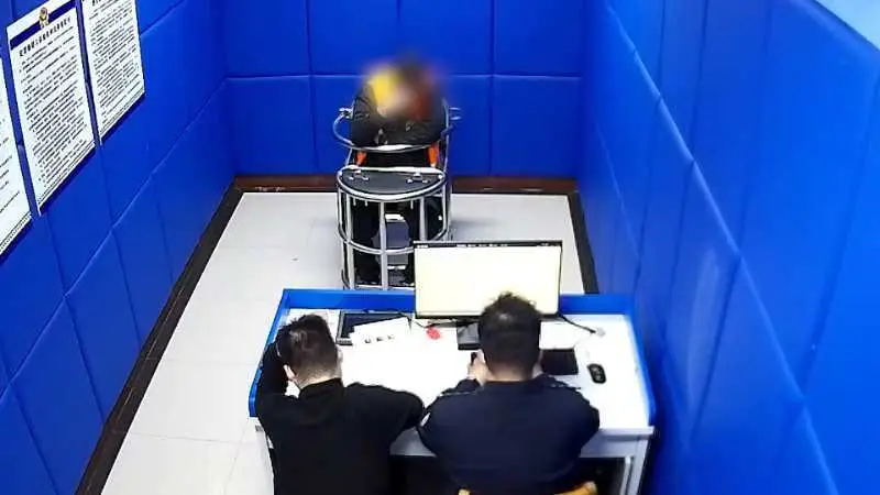 上海浦东警方惊险查获300余箱烟花爆竹，嫌疑人刘某家中竟藏有更多  第3张