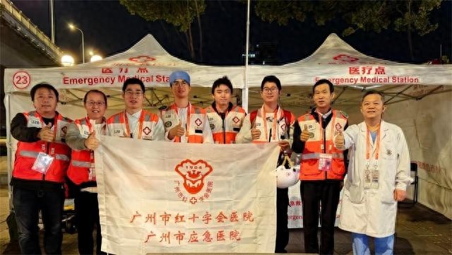 2024广州马拉松医疗保障圆满完成：420名急救人员8小时坚守，44个指挥岗位确保赛事安全  第1张