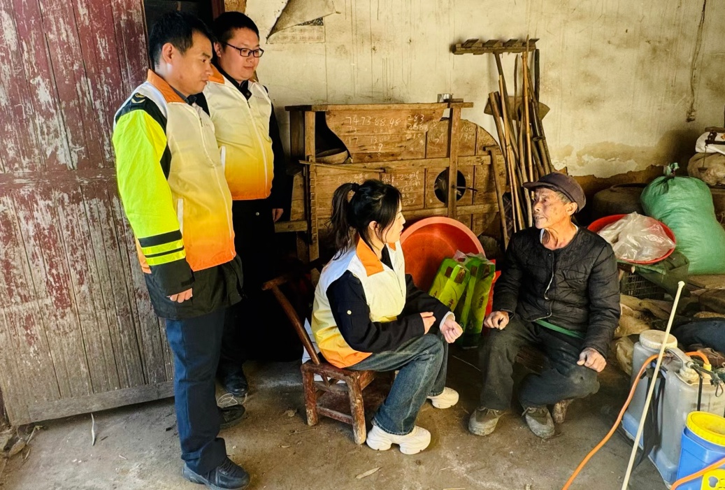 寒冬中的温暖：湖南高速路灯下的感人故事，老人迷失街头终获救助  第3张