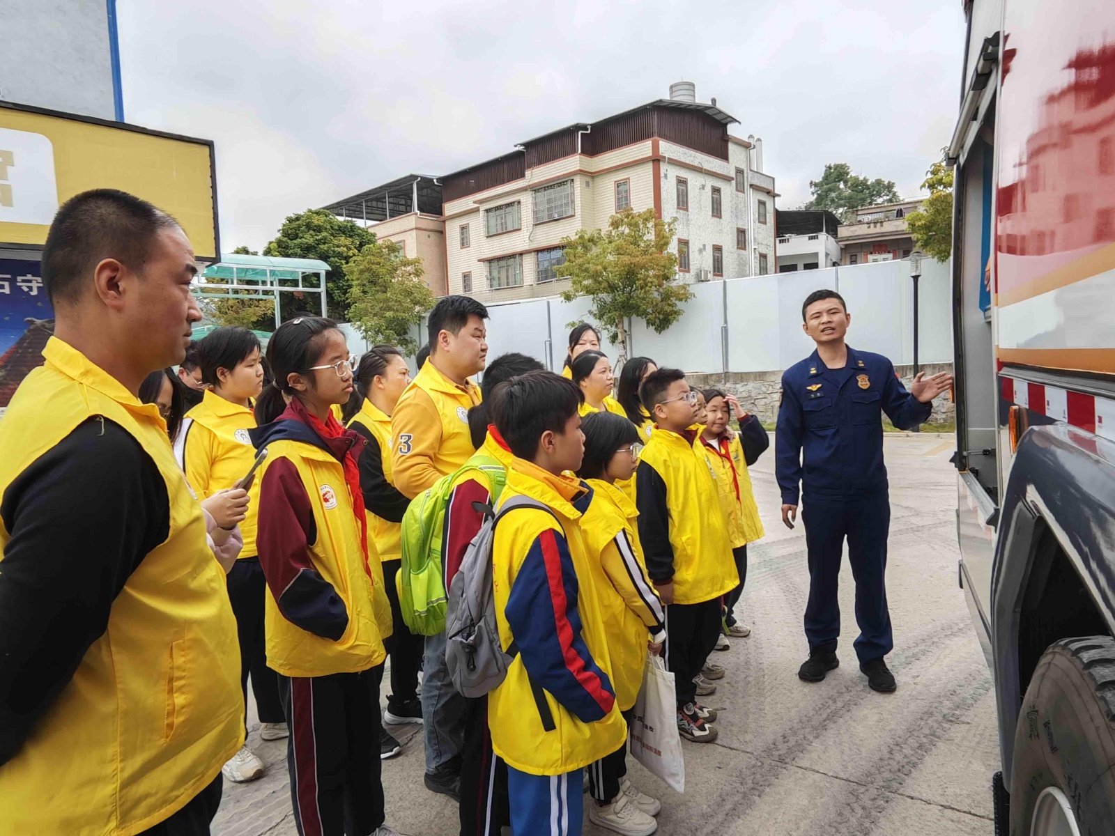揭秘梅州应急消防科普教育基地：消防车器材展示与安全知识科普，你不可错过的安全体验  第3张