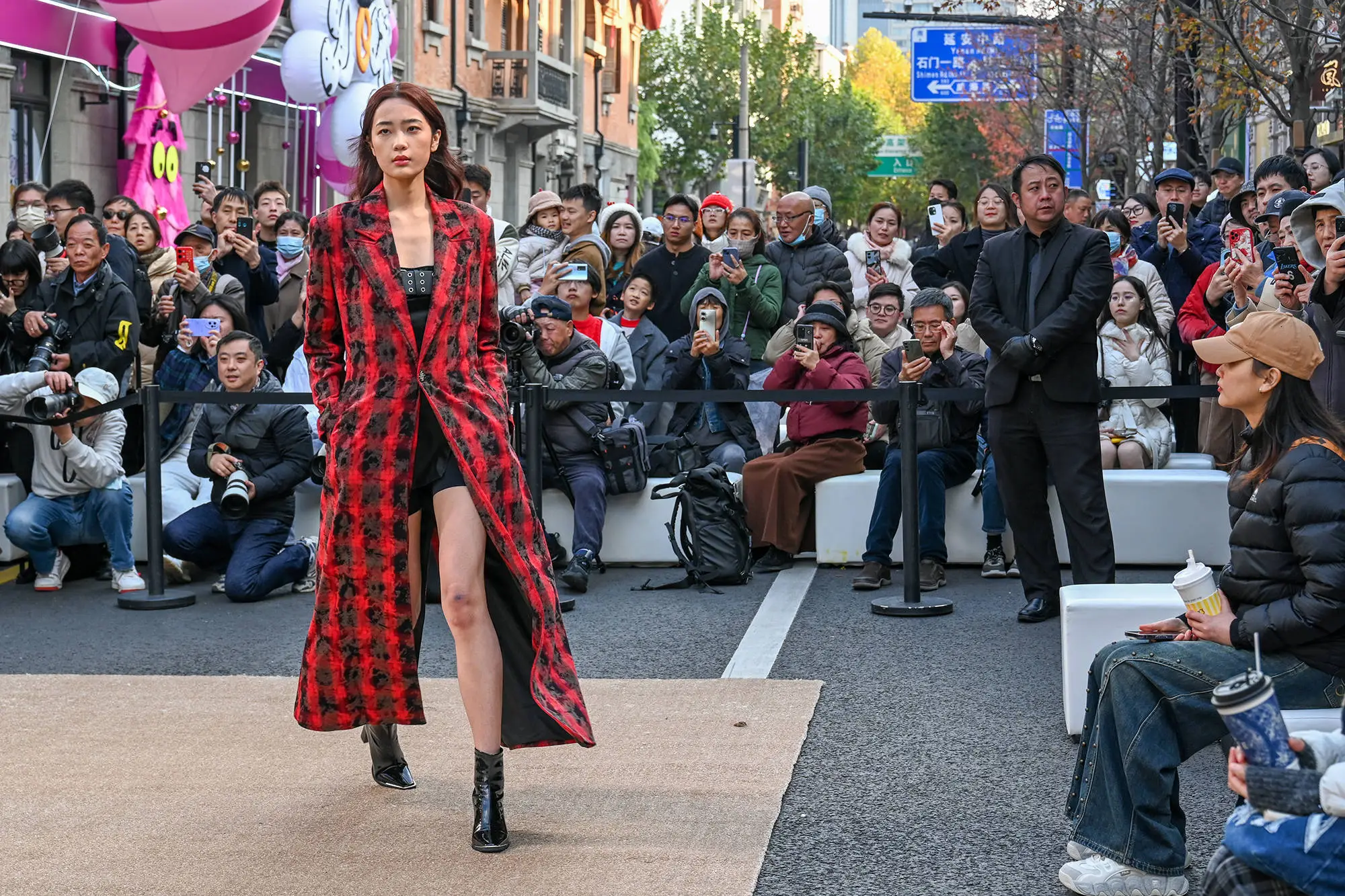 在石库门里穿越时光：2024张园时尚文化周，青年设计师的摩登之旅  第6张