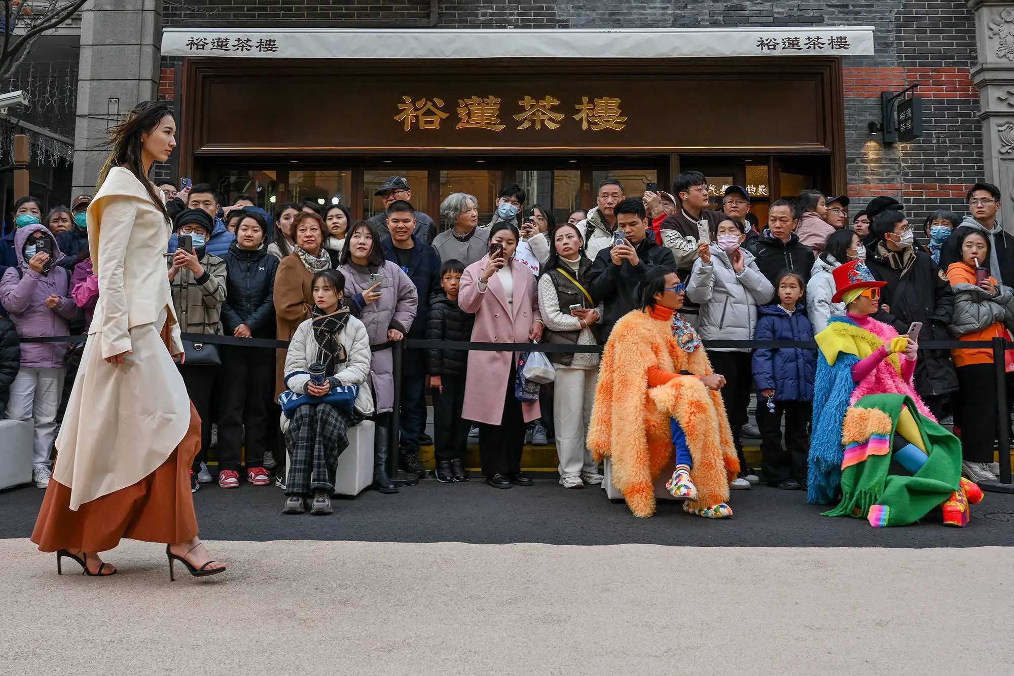 在石库门里穿越时光：2024张园时尚文化周，青年设计师的摩登之旅  第7张