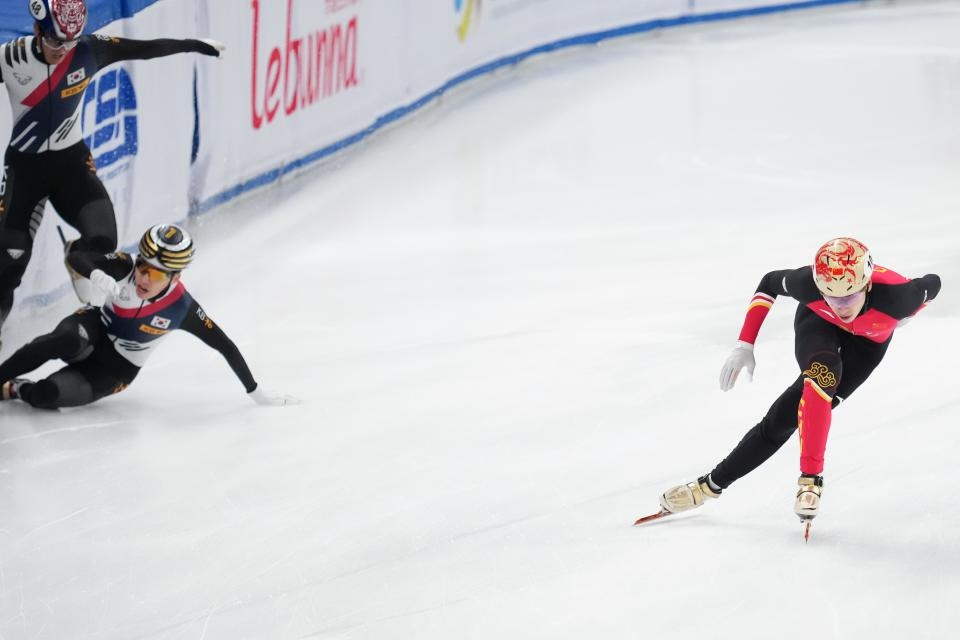 中国队霸气夺冠！短道速滑世界巡回赛北京站男子5000米接力A组决赛惊险瞬间  第4张