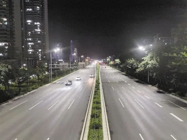 南宁市城市照明节能改造工程竣工，3.43万盏高压钠灯焕新颜，市民夜间出行更安全