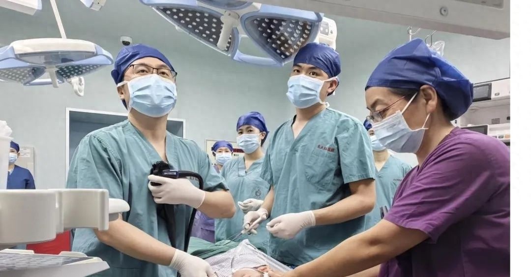 北大专家千里驰援，宁夏1岁7月龄儿童误吞纽扣电池，生死一线间