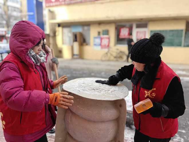 15个憨态可掬的雪人亮相哈市，点燃冬日热情，温暖与活力满满  第2张