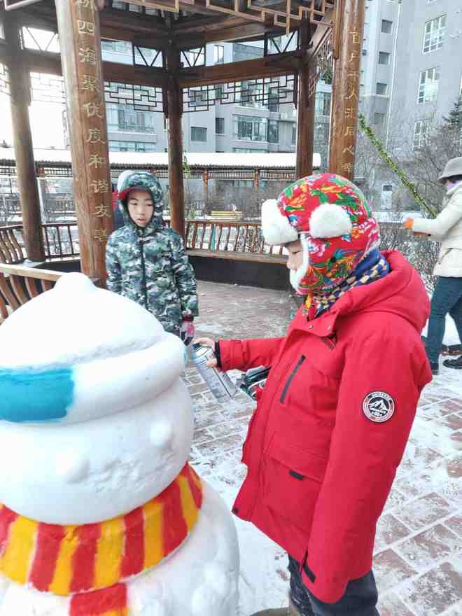 15个憨态可掬的雪人亮相哈市，点燃冬日热情，温暖与活力满满  第5张