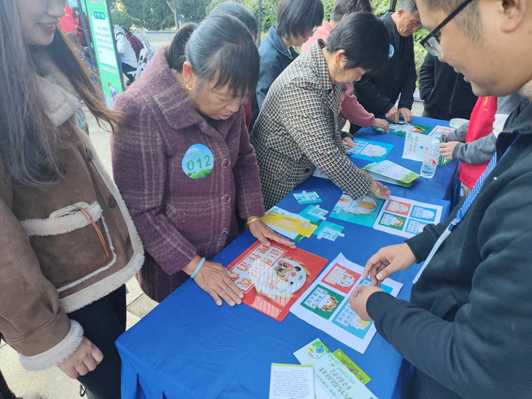 垃圾分类游戏大挑战：一分钟内你能分清所有垃圾吗？