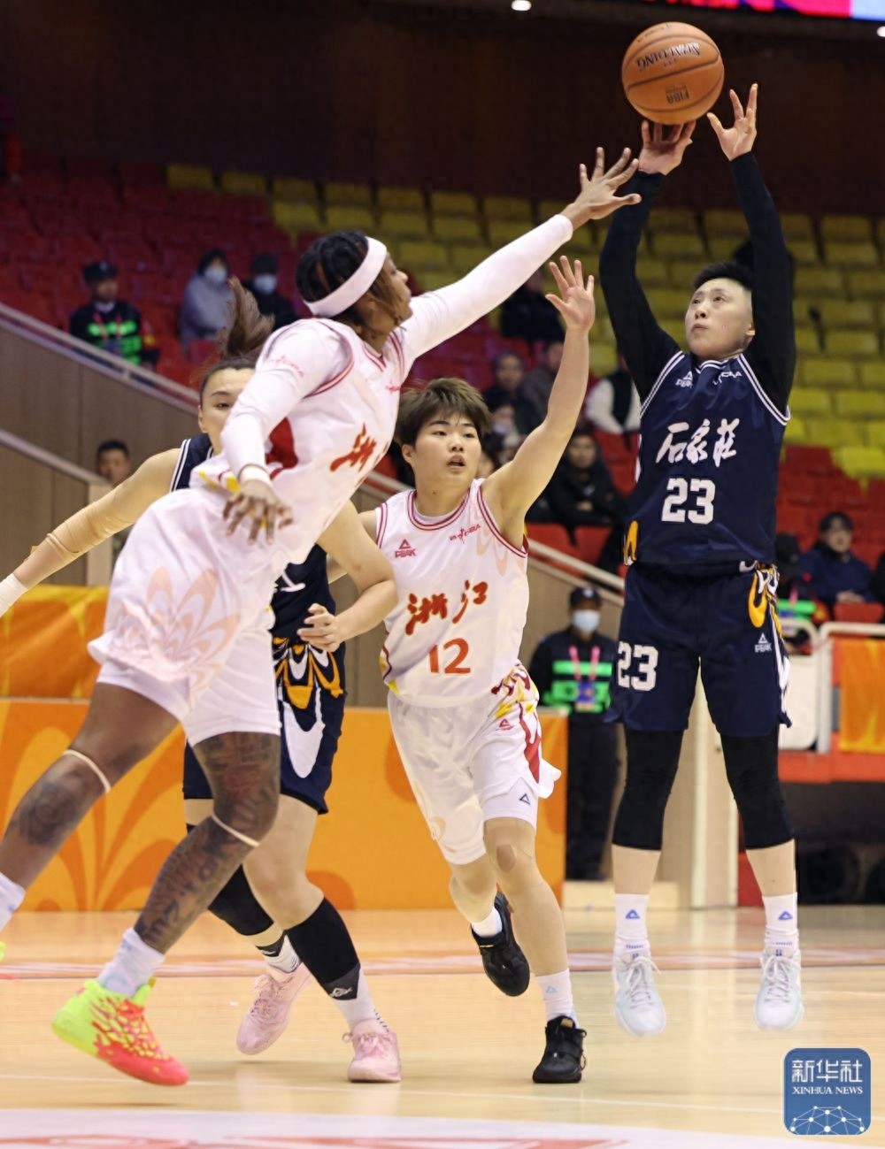 石家庄英励队WCBA常规赛失利，球员奋力拼搏瞬间全记录