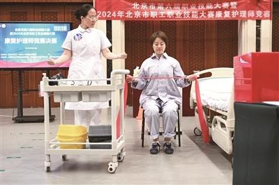 她是如何成为北京十佳康复护理师第一名的？  第1张