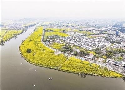重庆潼南区：曾经黑臭水沟如今变身居民休闲好去处  第1张