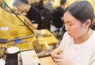 2024 年长三角黄金珠宝行业技能大赛:高手云集,谁将成为行业工匠? 第1张 2024 年长三角黄金珠宝行业技能大赛:高手云集,谁将成为行业工匠? 第1张