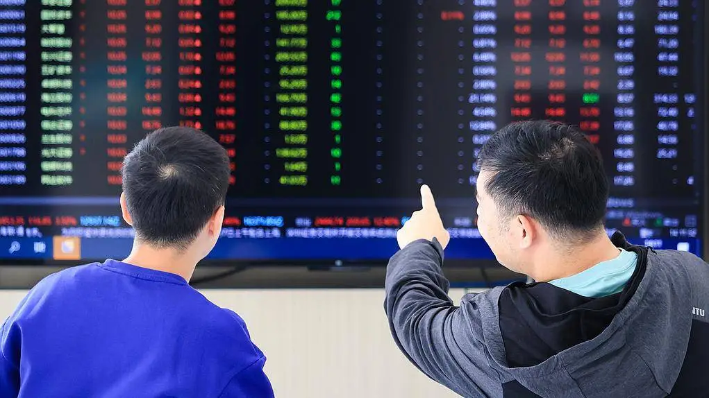 A股市场交投活跃，新手开户热情高涨，基金公司排兵布阵发行新品恰逢其时  第1张