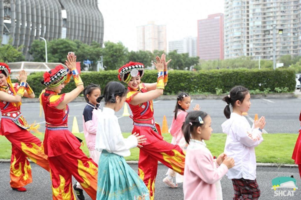 国庆期间，上海儿童艺术剧场推出文化季，孩子们嗨翻了
