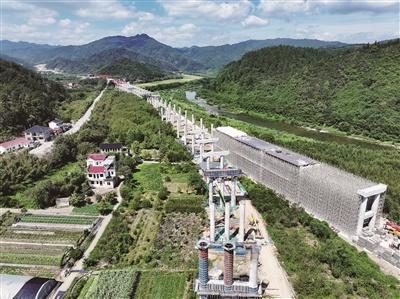 国庆假期全员在岗！宁旌高速建设项目施工现场热火朝天，桥隧比近九成  第1张