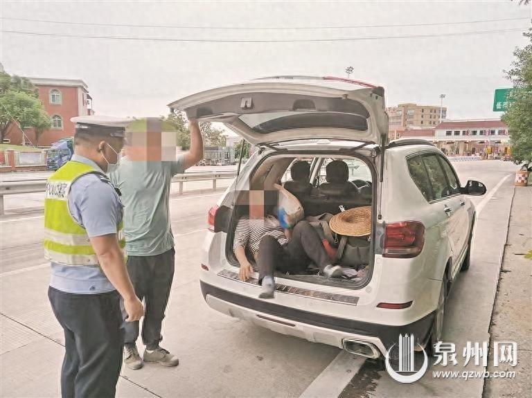 国庆假期泉州高速多起超员，5 座车竟挤进 9 人，还有人藏后备厢  第1张
