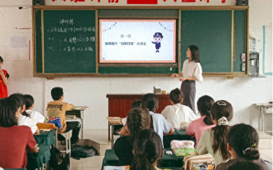 国庆期间，利辛县西潘楼镇小学举办了一场别开生面的活动，你知道是什么吗？  第1张
