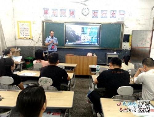 家长们注意了！万载交警走进小学家长会，这堂课你不得不听  第1张