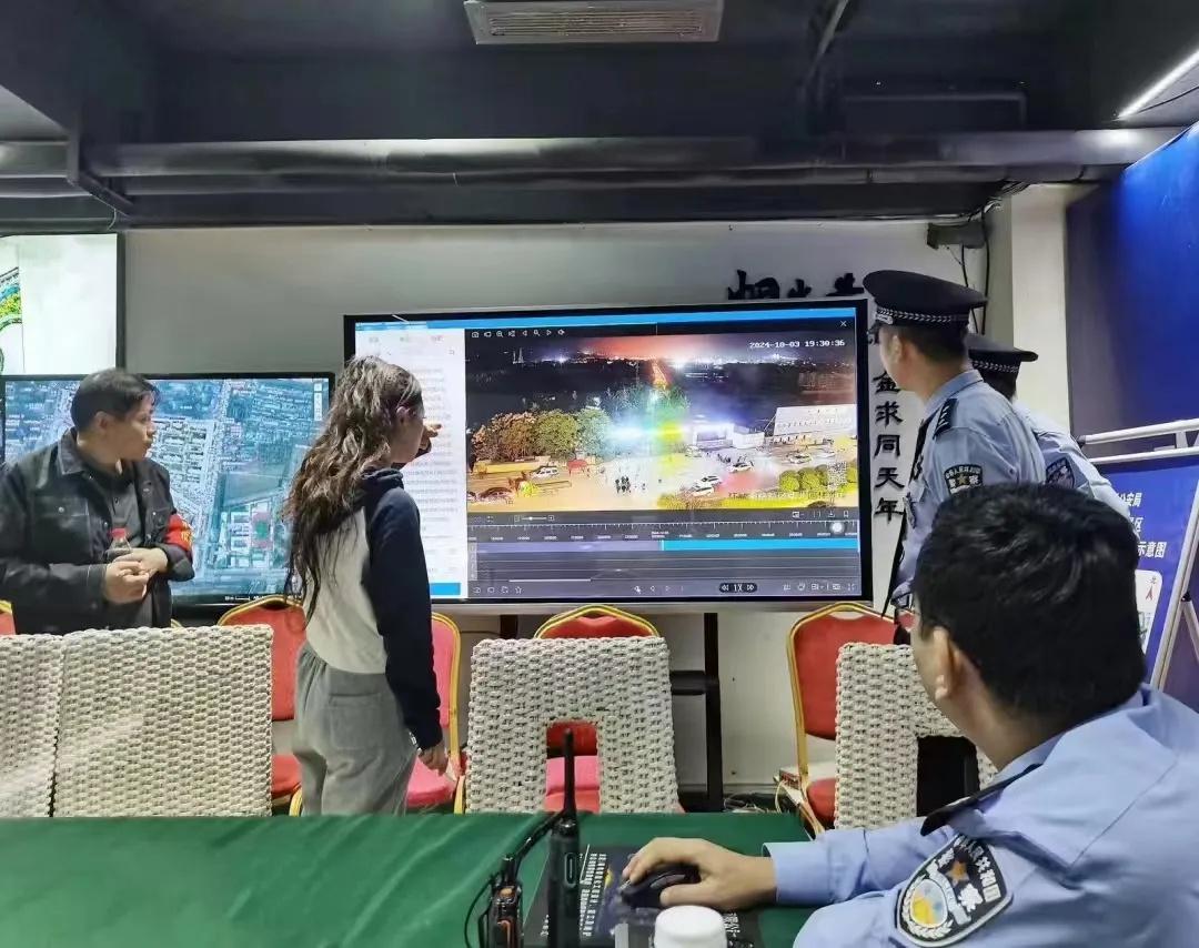 咸阳张女士带两面锦旗赶到周至县公安局，背后原因令人感动  第2张