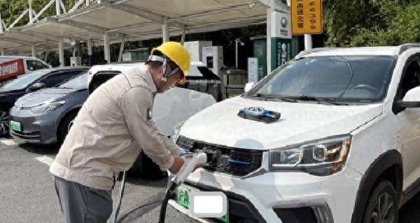 国庆期间上海新能源车充电量同比增长超五成，你贡献了多少？  第1张