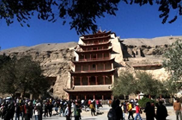 国庆假期敦煌旅游热度爆棚，接待人数和花费创历史新高