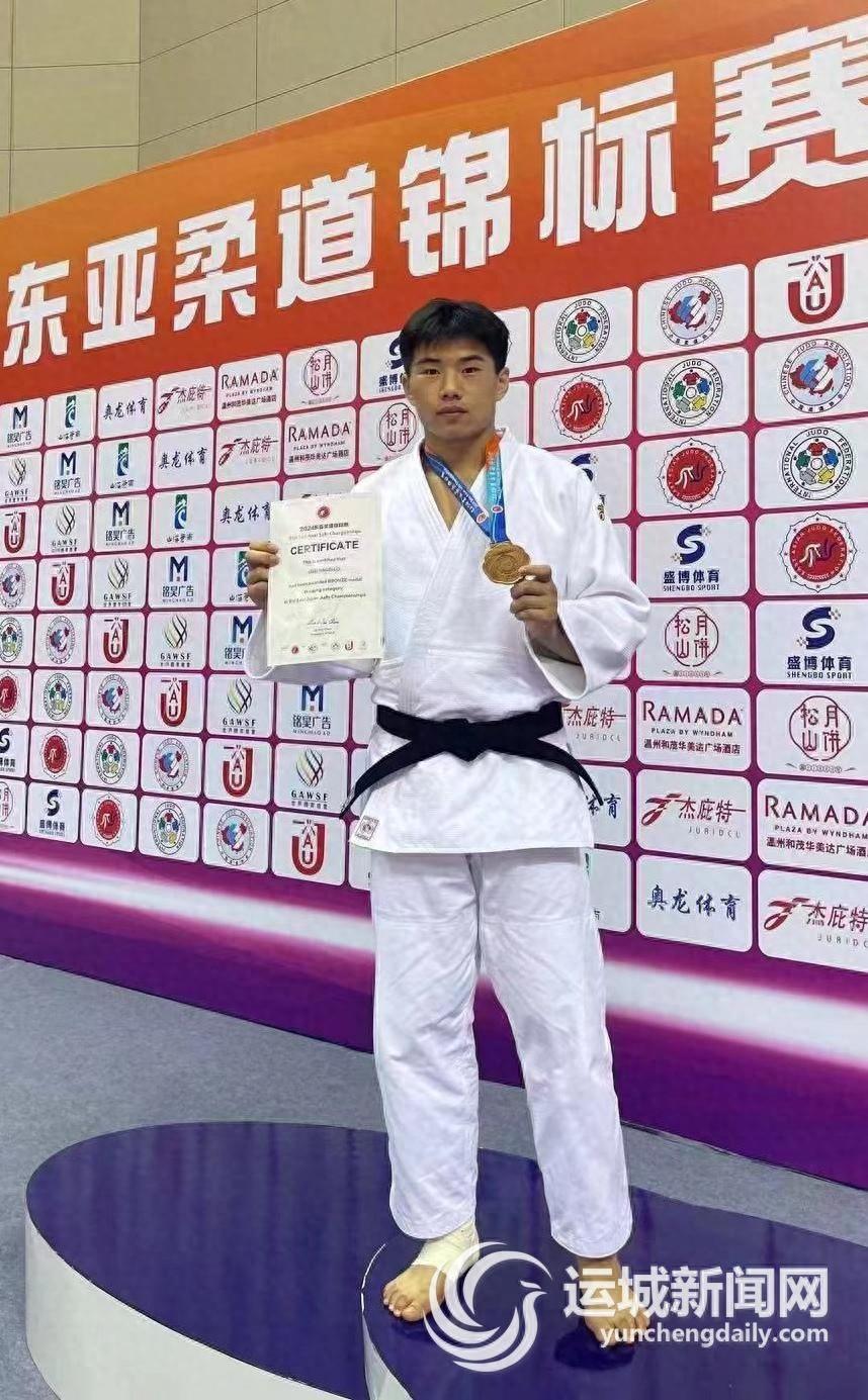 运城柔道小将柴昊卓勇夺东亚柔道锦标赛铜牌  第1张