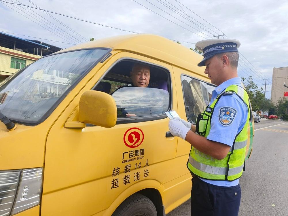 国庆假期四川高速通行总流量超 2890 万辆次！这些问题你遇到了吗？  第2张