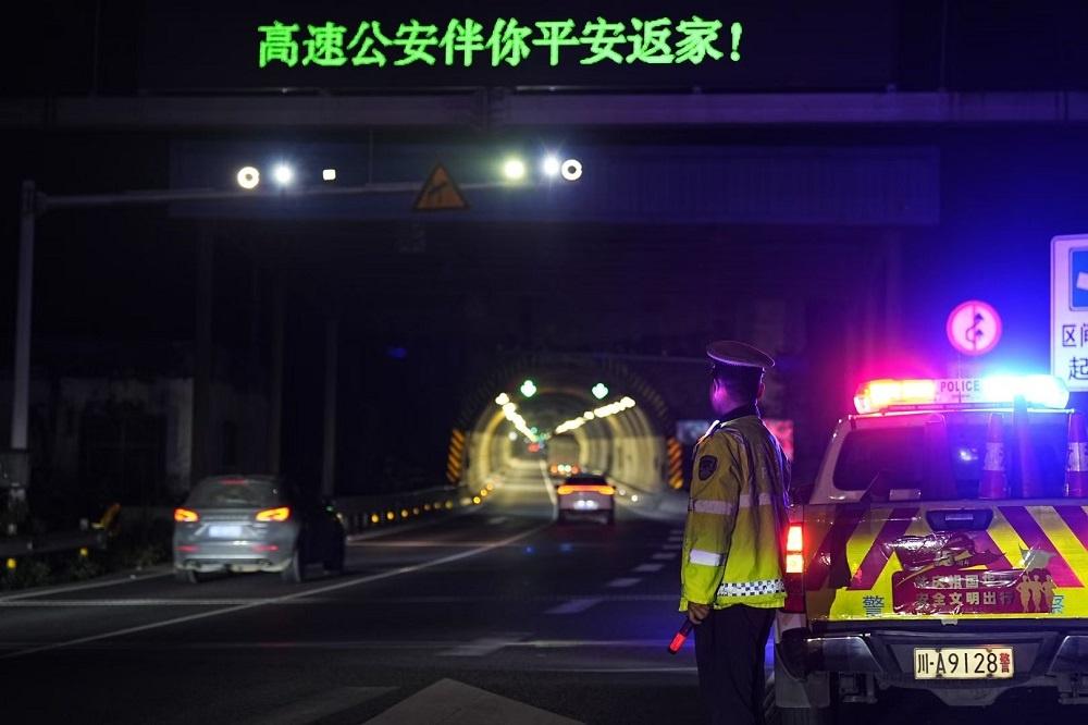 国庆假期四川高速通行总流量超 2890 万辆次！这些问题你遇到了吗？  第3张