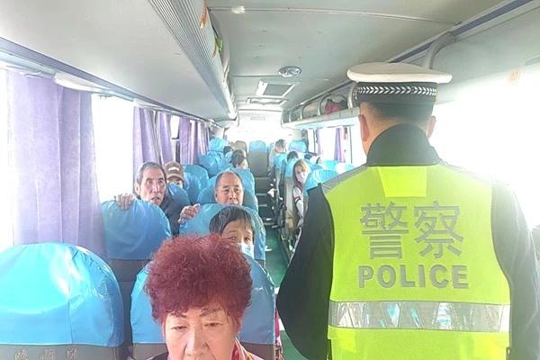 秋收期间，交警持续发力，守护一盔一带安全  第3张