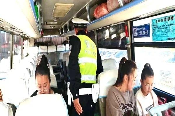 秋收期间，交警持续发力，守护一盔一带安全  第4张