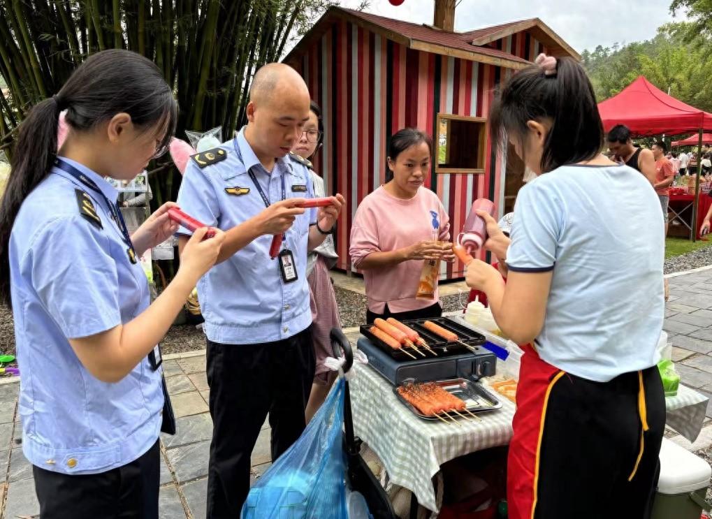 定南县市场监督管理局国庆不打烊，全力保障市场安全与秩序  第1张