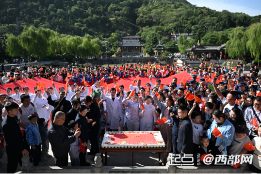 盛世华章·国韵华清：国庆假期华清宫接待游客超 28 万人次  第2张
