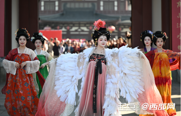 盛世华章·国韵华清：国庆假期华清宫接待游客超 28 万人次  第4张