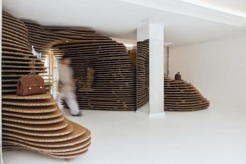 中国本土高端手袋品牌 Songmont 首次亮相巴黎时装周，展现独特东方韵味  第2张