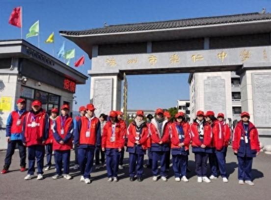 你知道吗？嵊州市崇仁中学的学生们竟用这种方式为国庆献礼  第1张