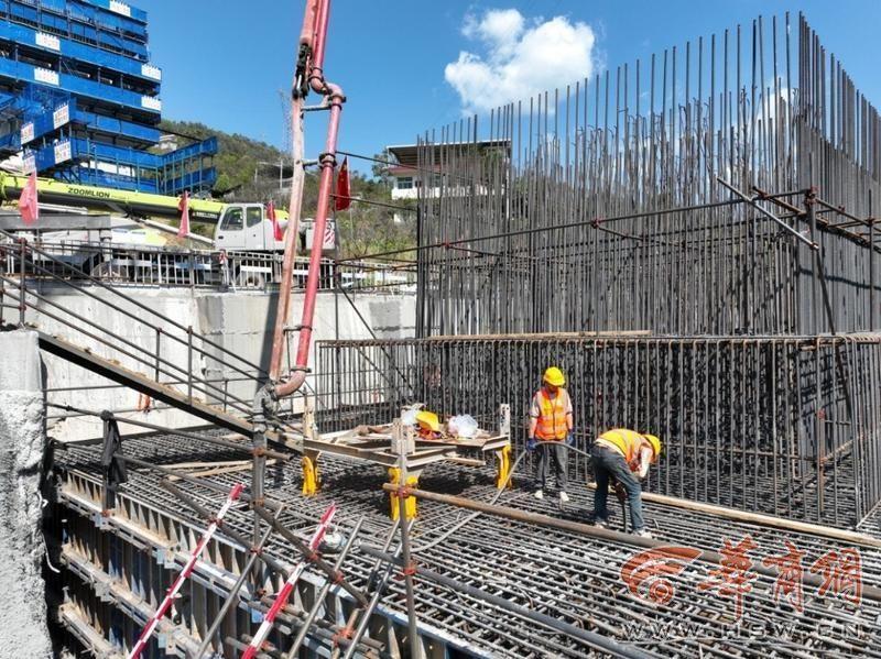 西渝高铁陕西段最大承台开始浇筑，全线桥梁建设加快  第2张